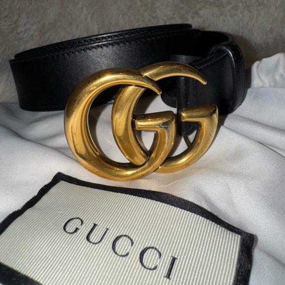 Gucci Black Leather Belt with Gold GG Emblem - Picture 2 of 4